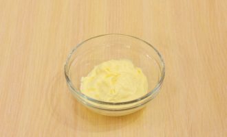 Салат з копченою куркою та ананасами