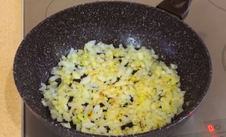 Куряче філе в вершках зі шпинатом